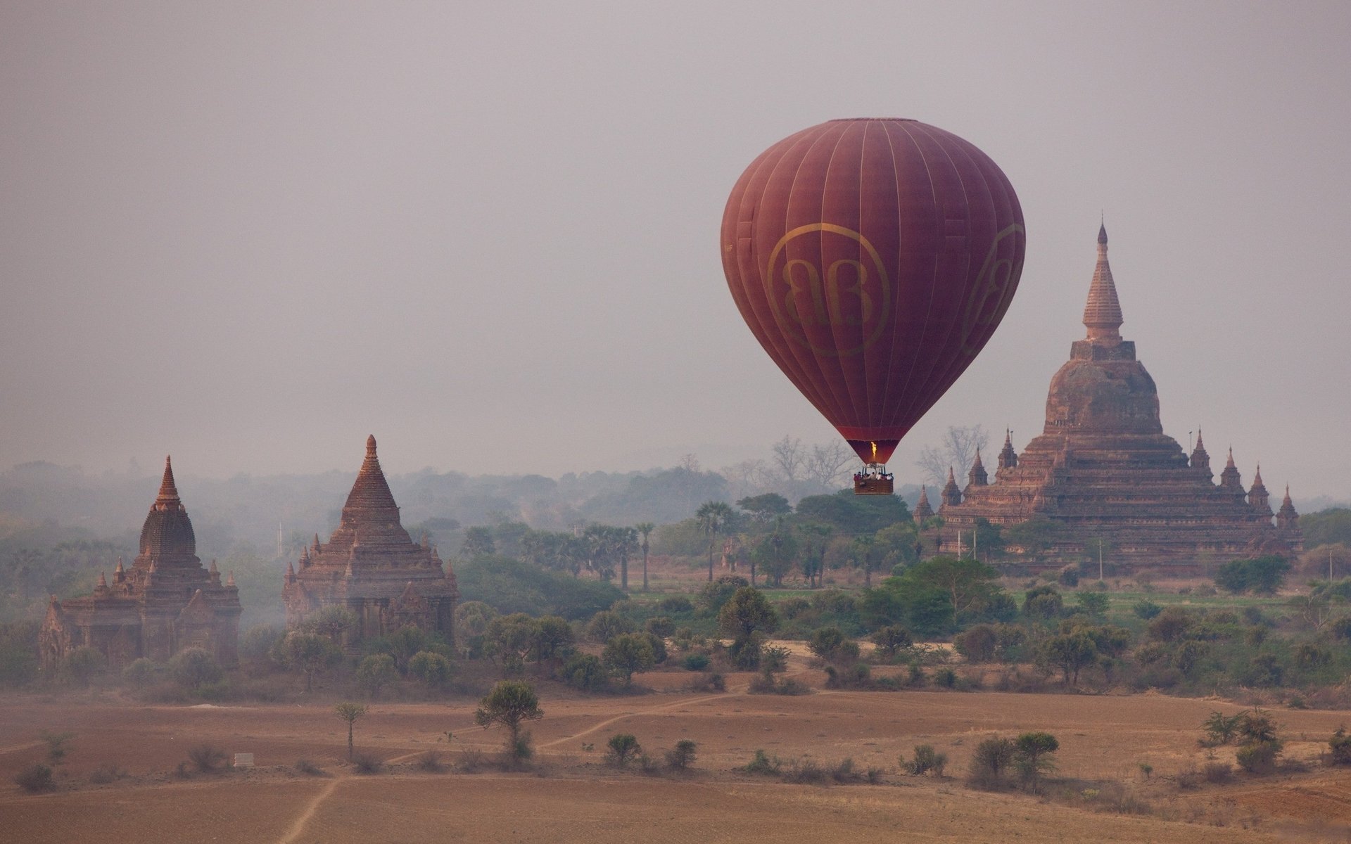 ballon himmel antike stadt