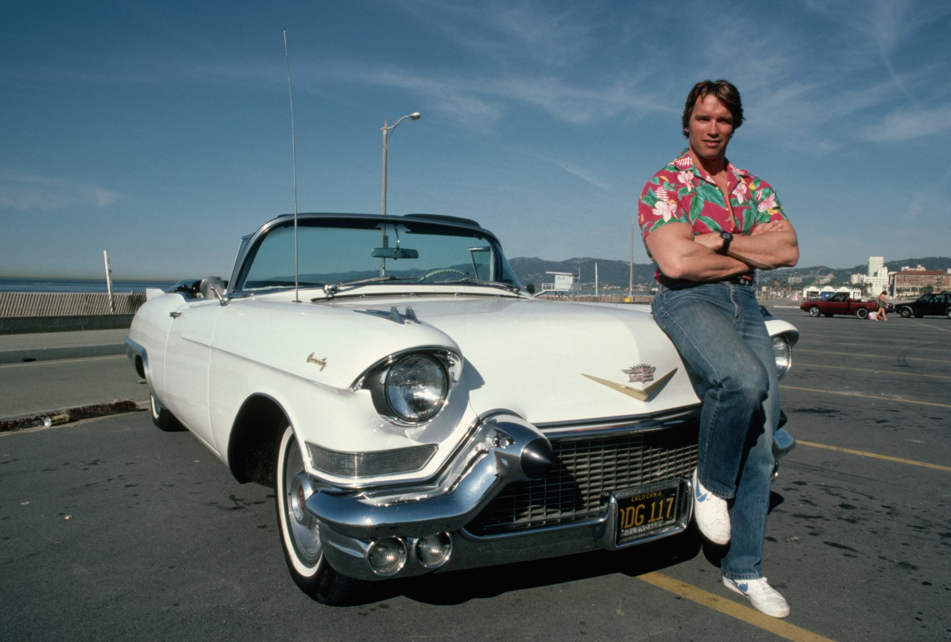 arnold schwarzenegger schauspieler produzent regisseur maschine vintage cadillac transformation mann