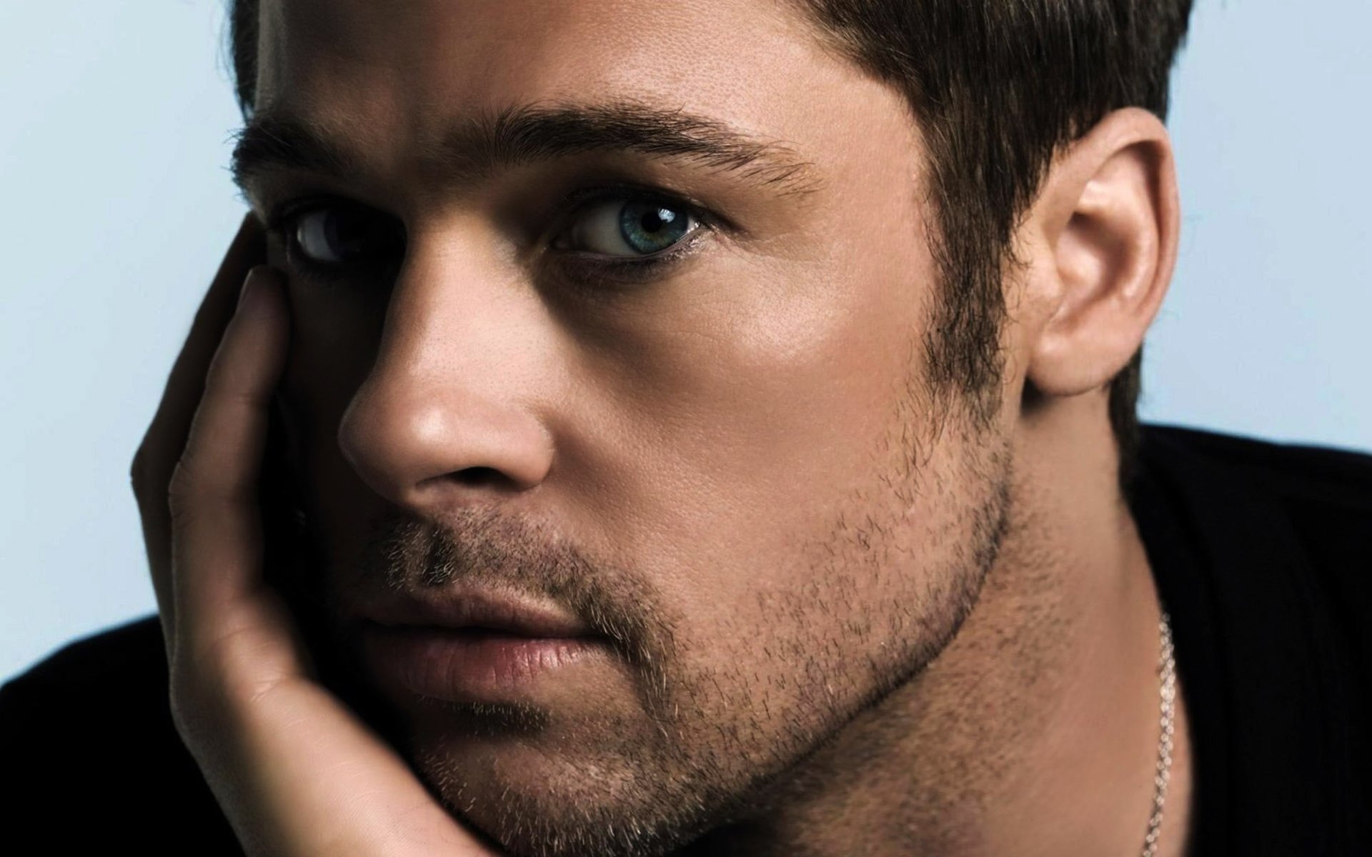 acteur homme brad pitt homme yeux gris gris regard