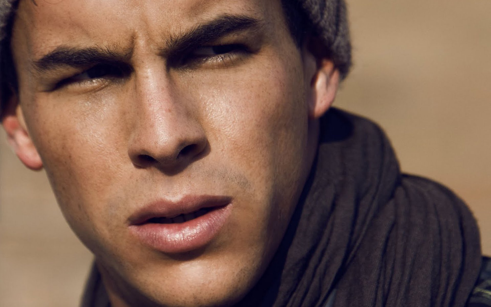 hombre actor mario casas casas mirada