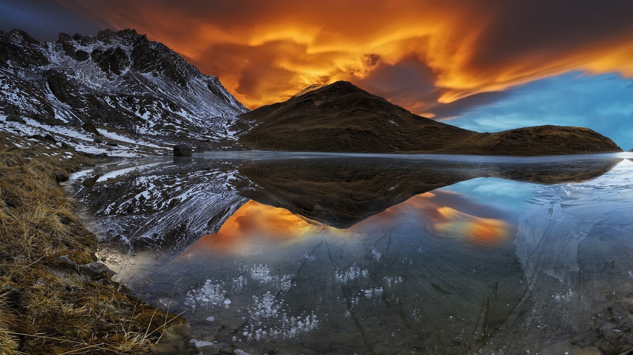 montañas lago frío puesta de sol nieve