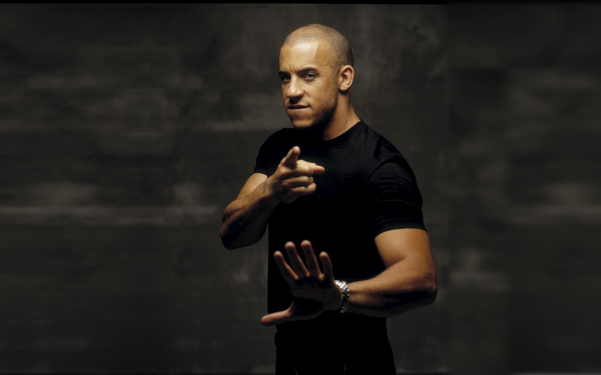 vin diesel mark sinclair vincent scrittore produttore uomo uomo calvo sguardo emozione difesa minaccia