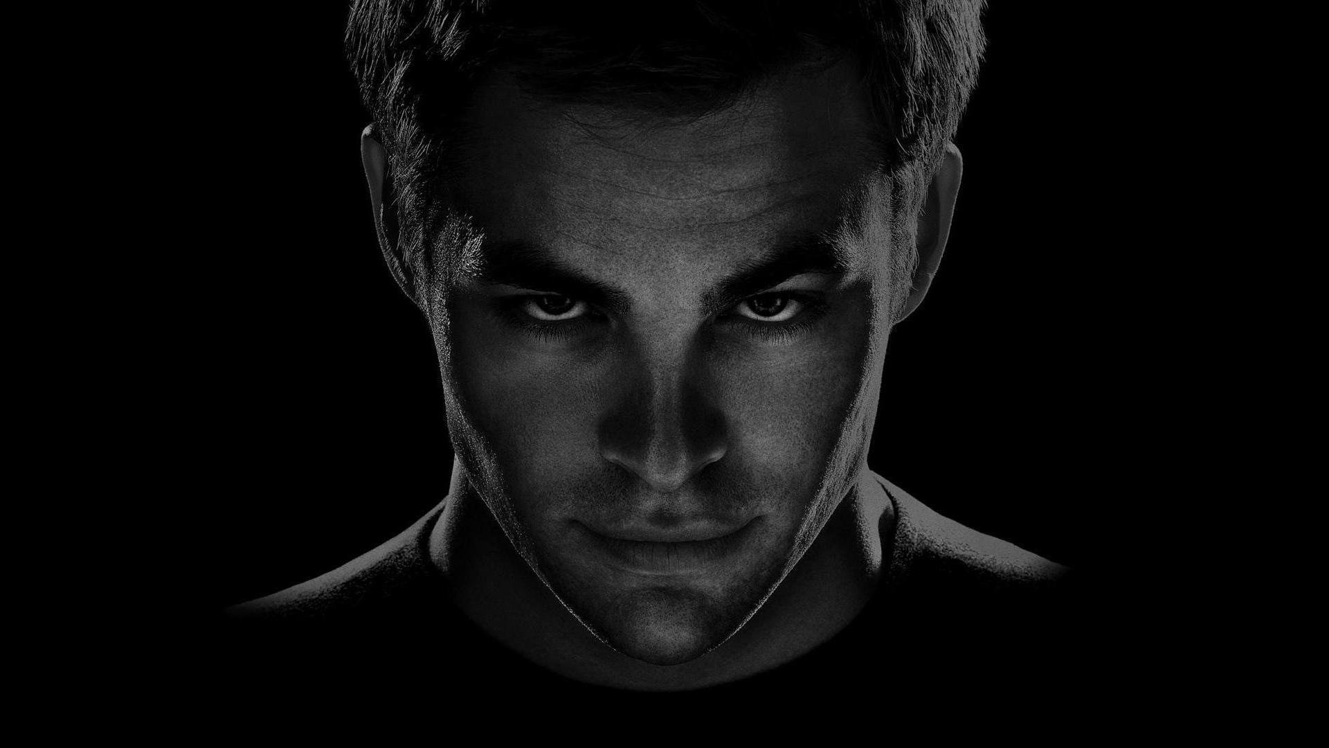 faccia chris pine attore sguardo