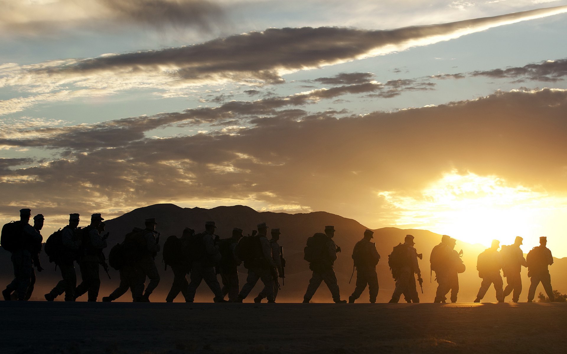 soldaten sonnenuntergang berge