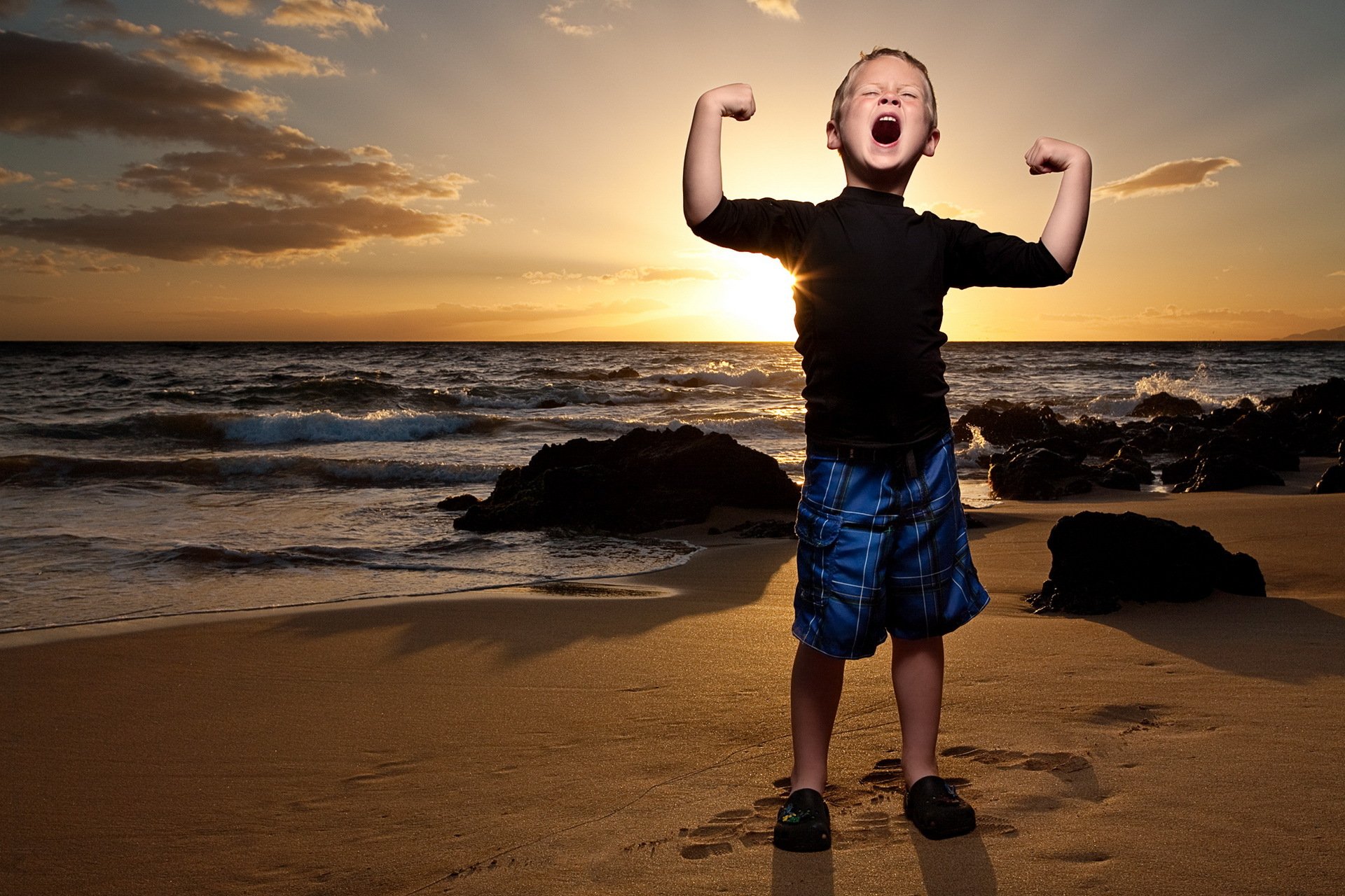 niño puesta de sol mar fuerza estado de ánimo