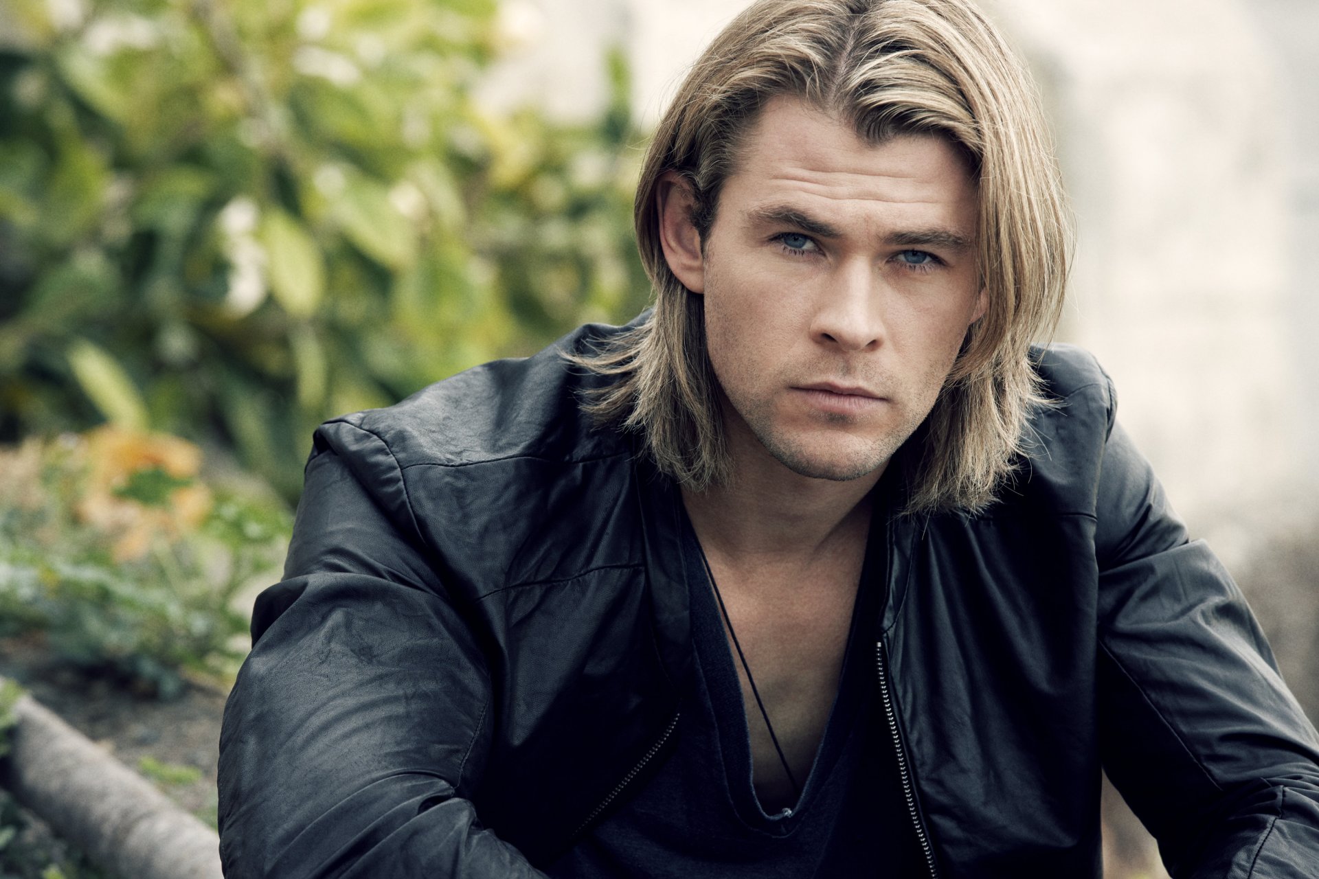 chris hemsworth acteur homme veste noir