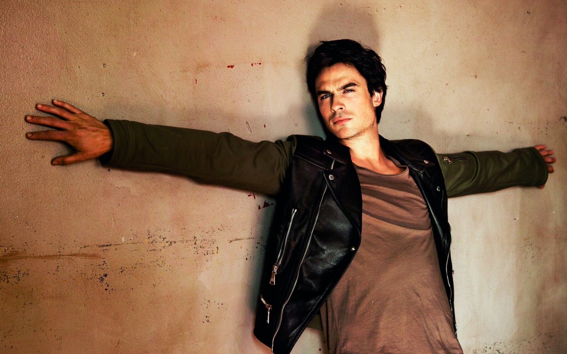 ian somerhalder ian somerhalder tv-serie vampirtagebücher damon kerl jacke wand