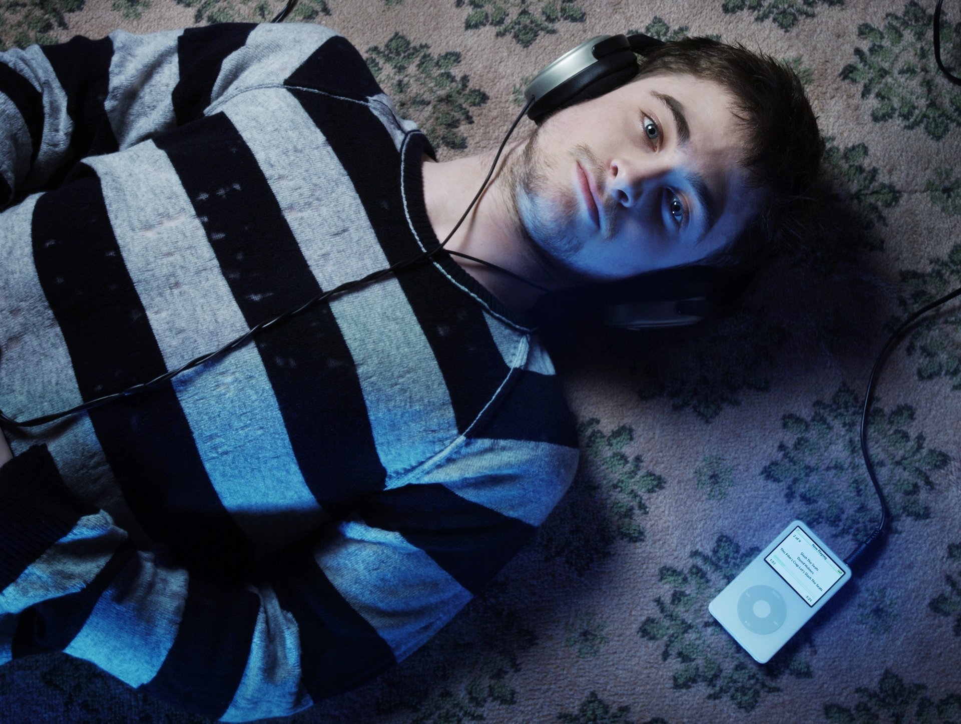 daniila radcliffe daniel radcliffe actor player headphones music