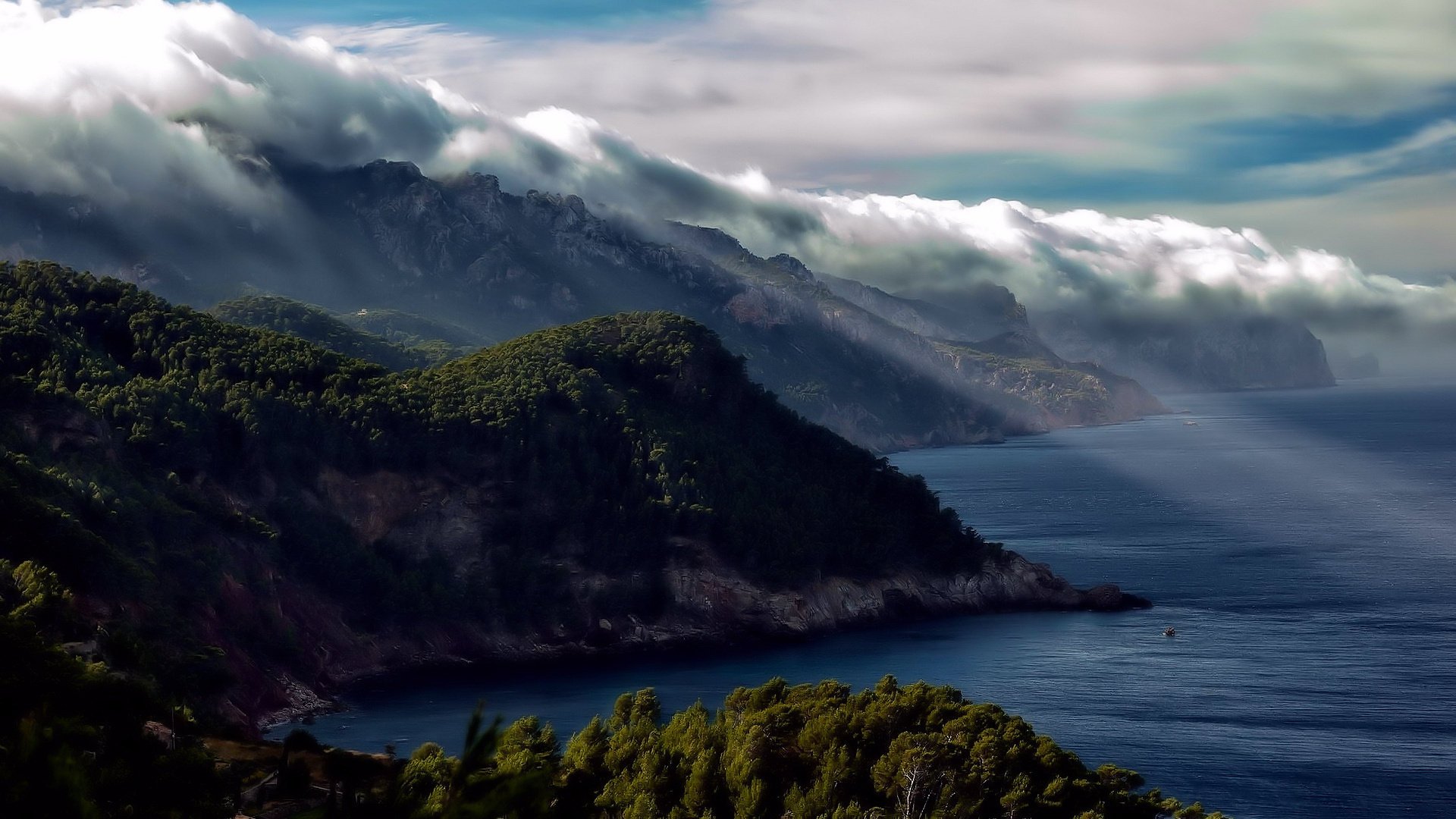 eau montagnes brouillard lumière