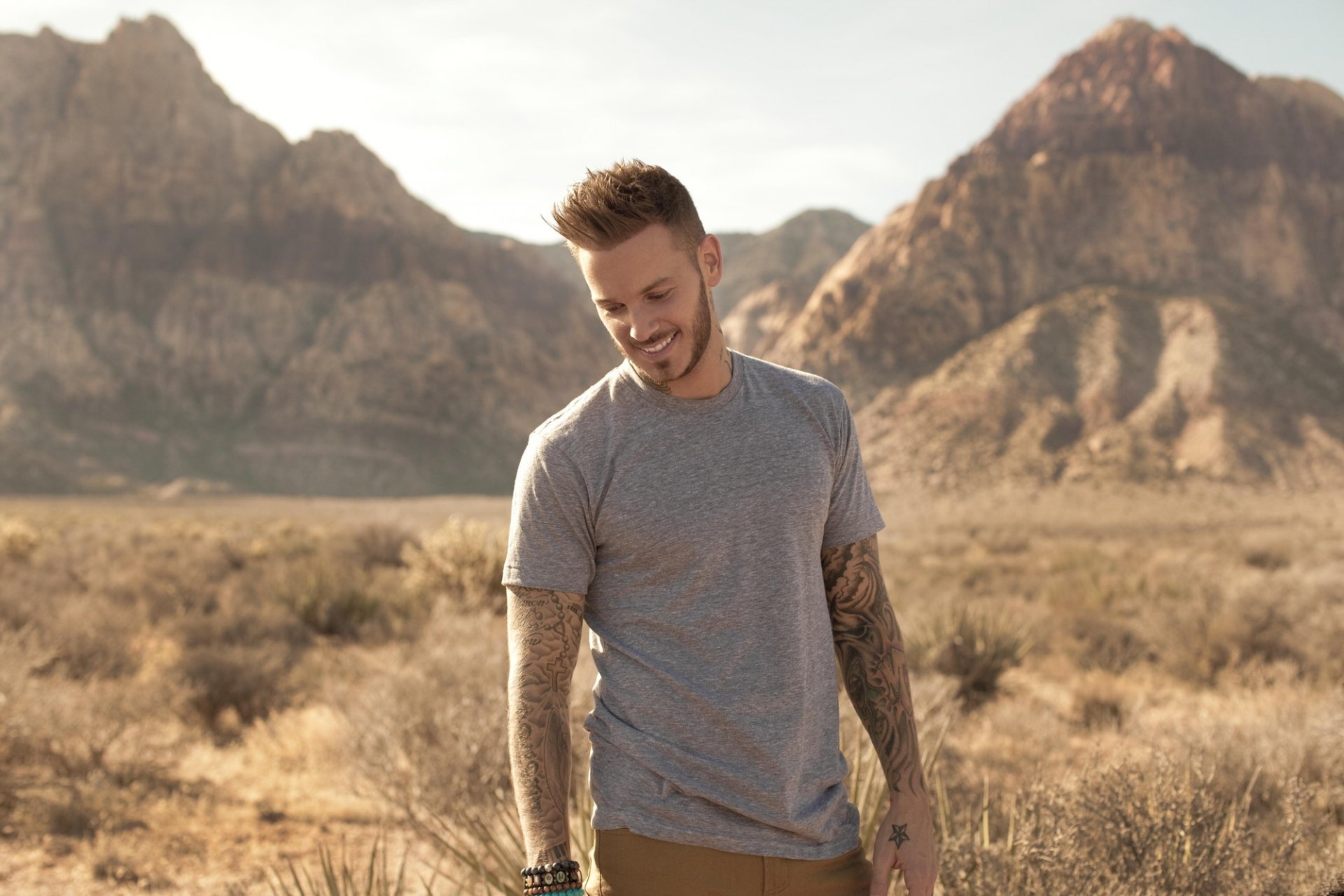 matt pokora français chanteur sourire rnb à la poursuite du boner