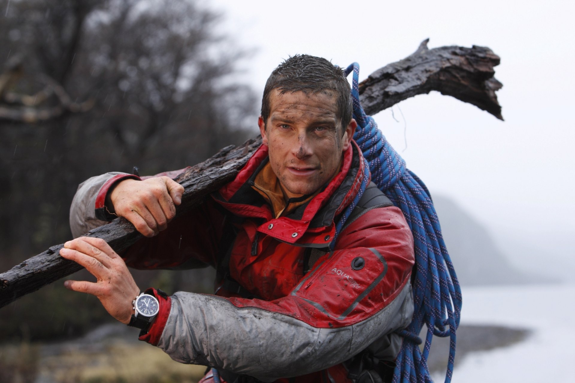 bear grylls grylls sobrevivir a toda costa supervivencia final hombre sucio tronco