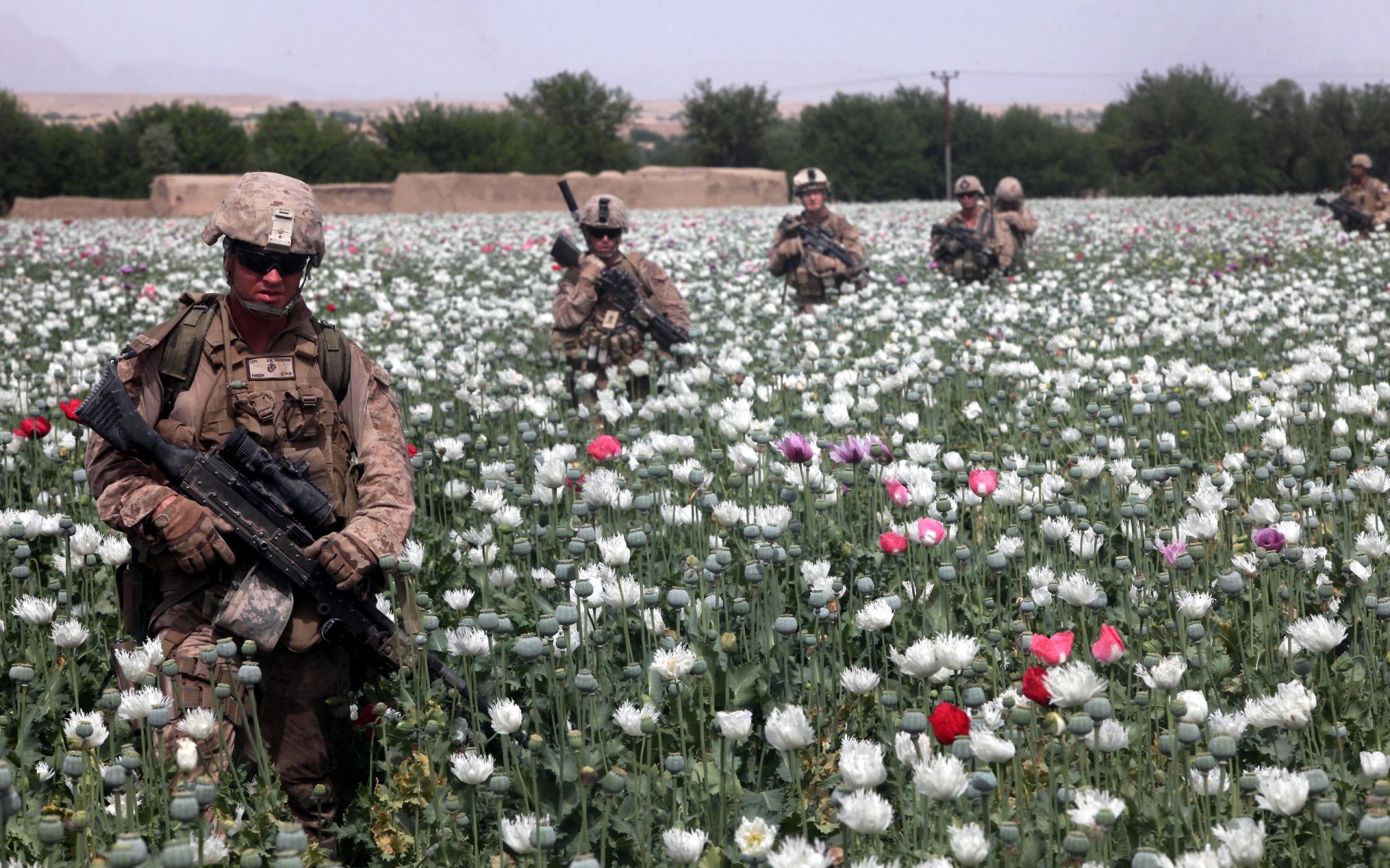 soldats armes maquis