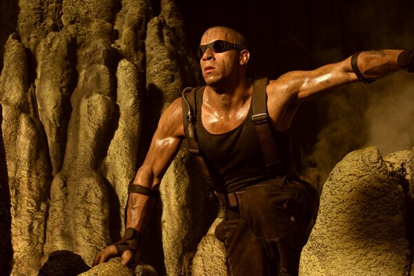 Vin Diesel nel film Le Cronache di Riddick