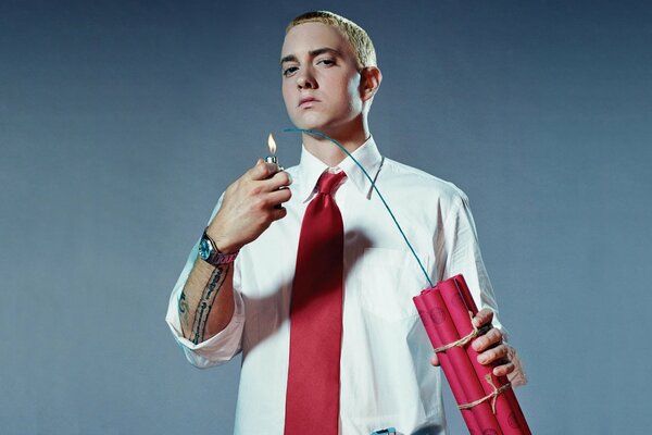 Le rappeur Eminem met le feu au cordon Bickford