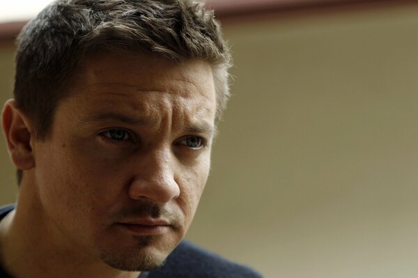 Photo portrait of actor Jeremy Renner f