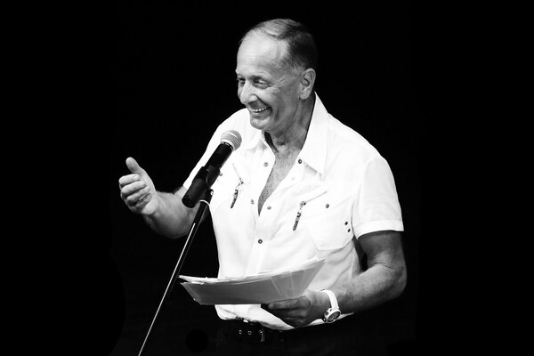 Discours de Mikhail Zadornov photo en noir et blanc