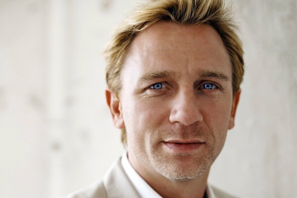 Daniel Craig and his bright blue eyes