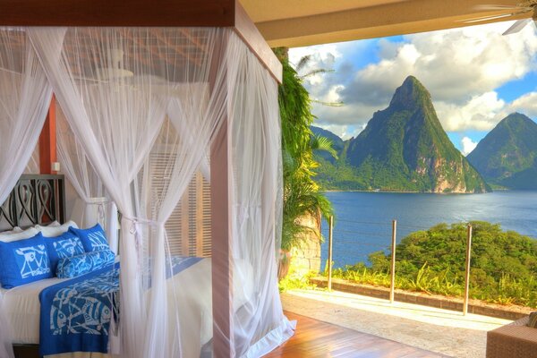 Refreshing ocean and tropics from the hotel window