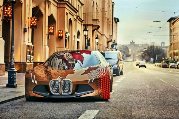 Voiture supercar dans les rues de la ville