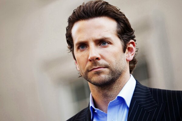 EAH Bradley Cooper en costume