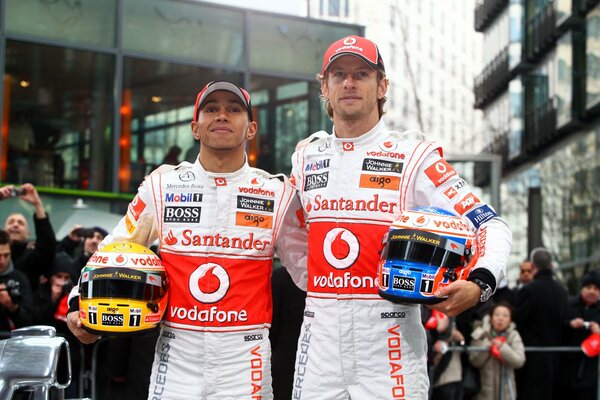 Formel-1-Piloten Lewis Hamilton und Jenson Button