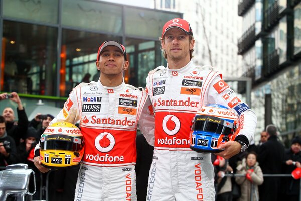 Kierowcy Formuły 1 Lewis Hamilton i Jenson Button