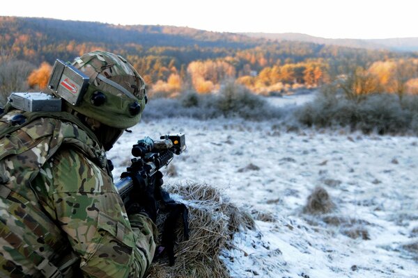 Soldat dans le fond d écran de champ sur la table