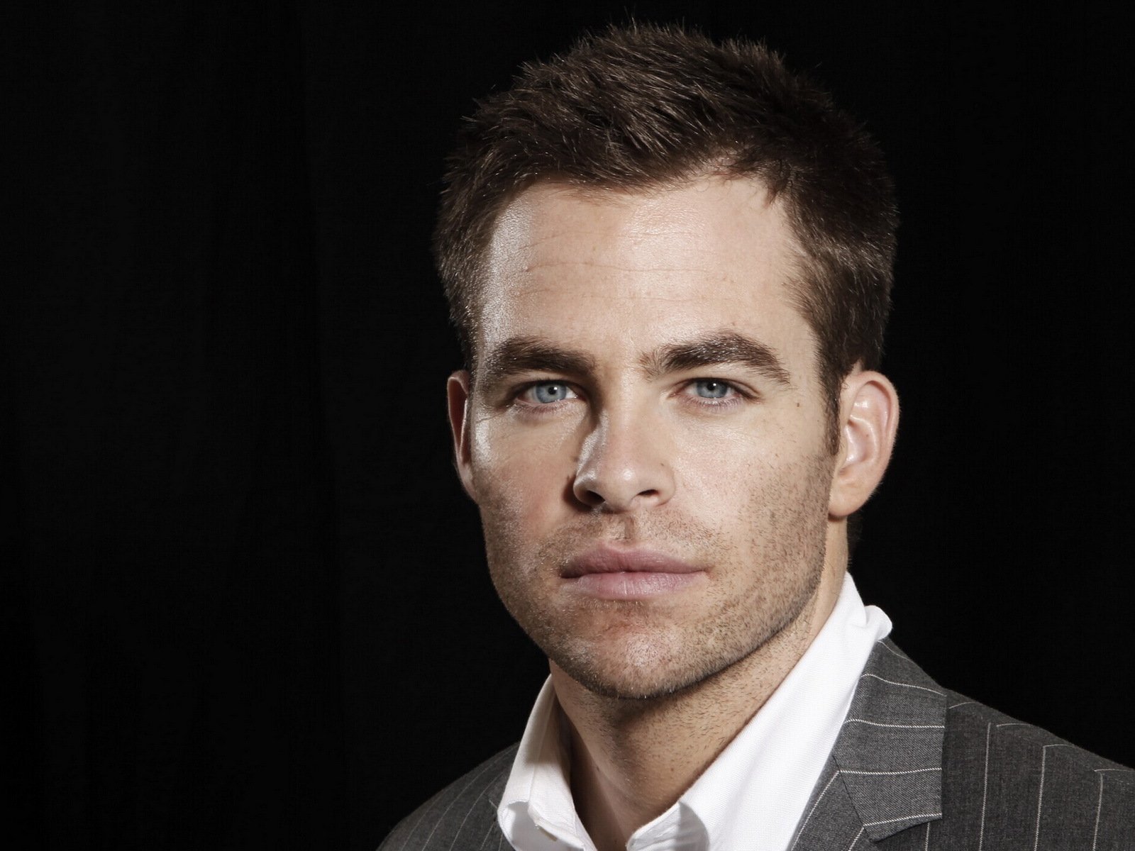 chris pine actor photo