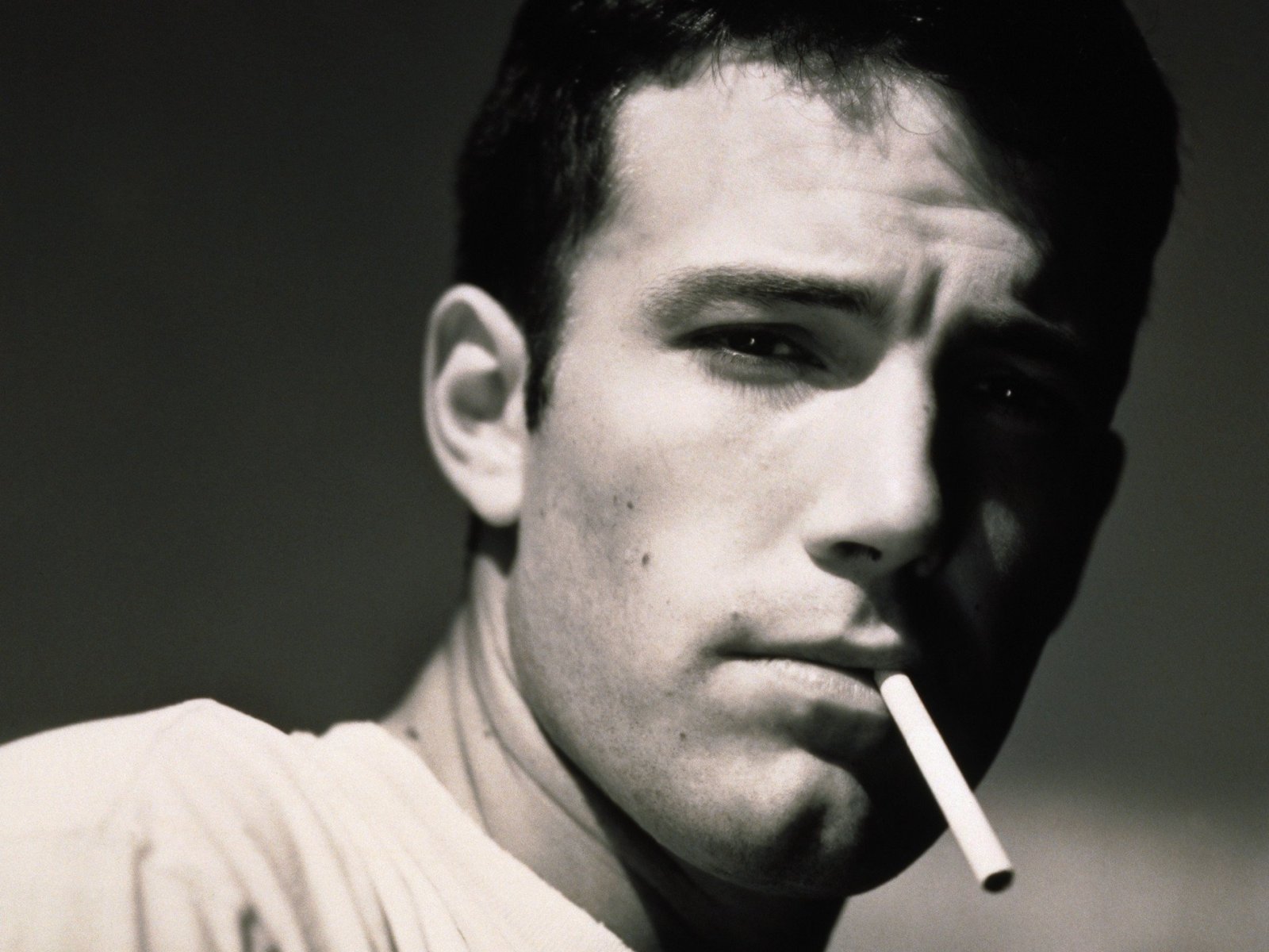 ben affleck cigarette homme visage regard