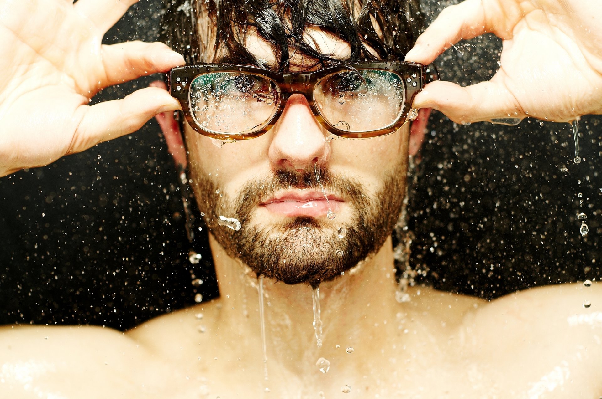 ragazzo viso occhiali gocce acqua foto sfondi immagini