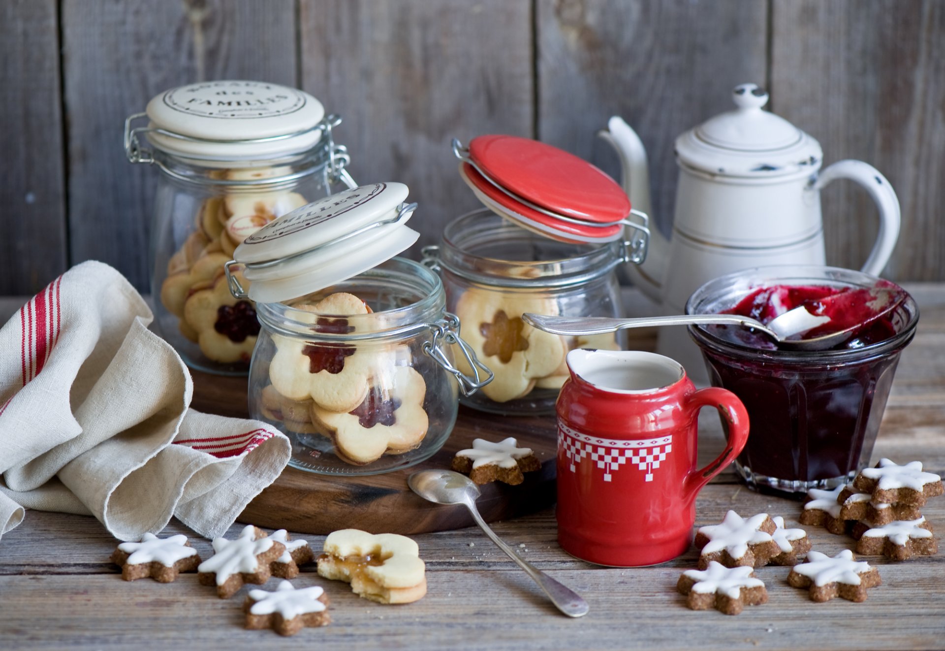 biscotti marmellata lattine