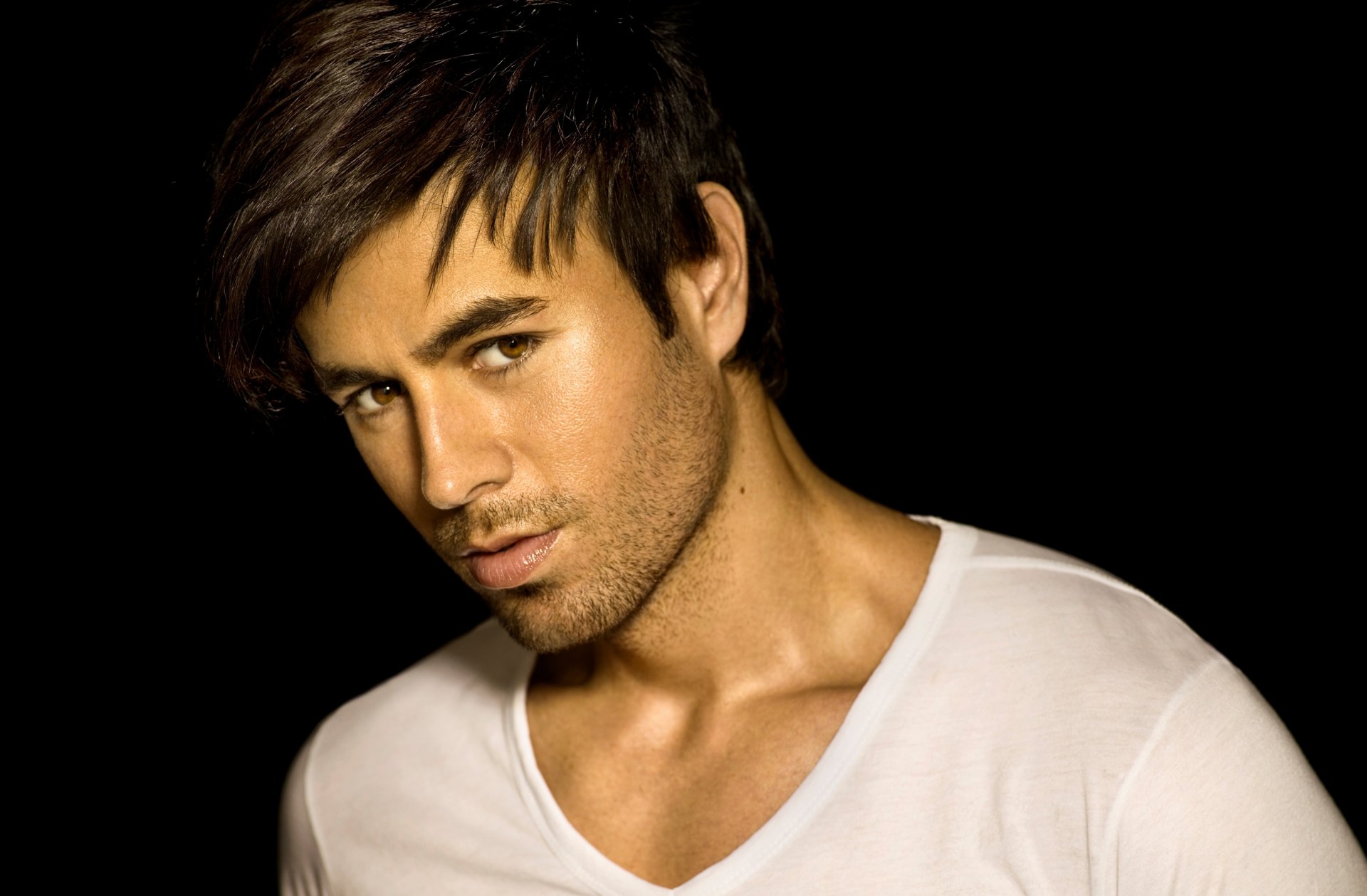 enrique iglesias энрике иглесиас черный фон певец