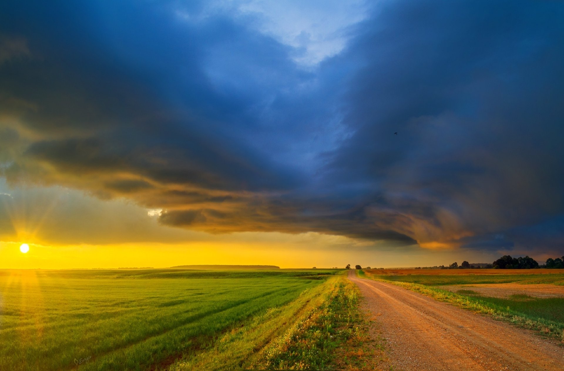 champ vert serge dombrowski ciel nuages horizon