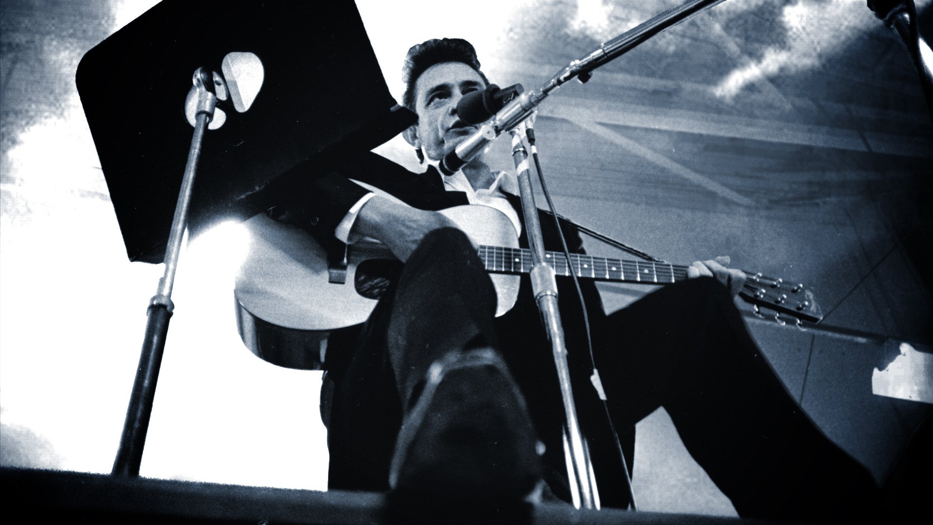 johnny cash cantante país país guitarra micrófono traje