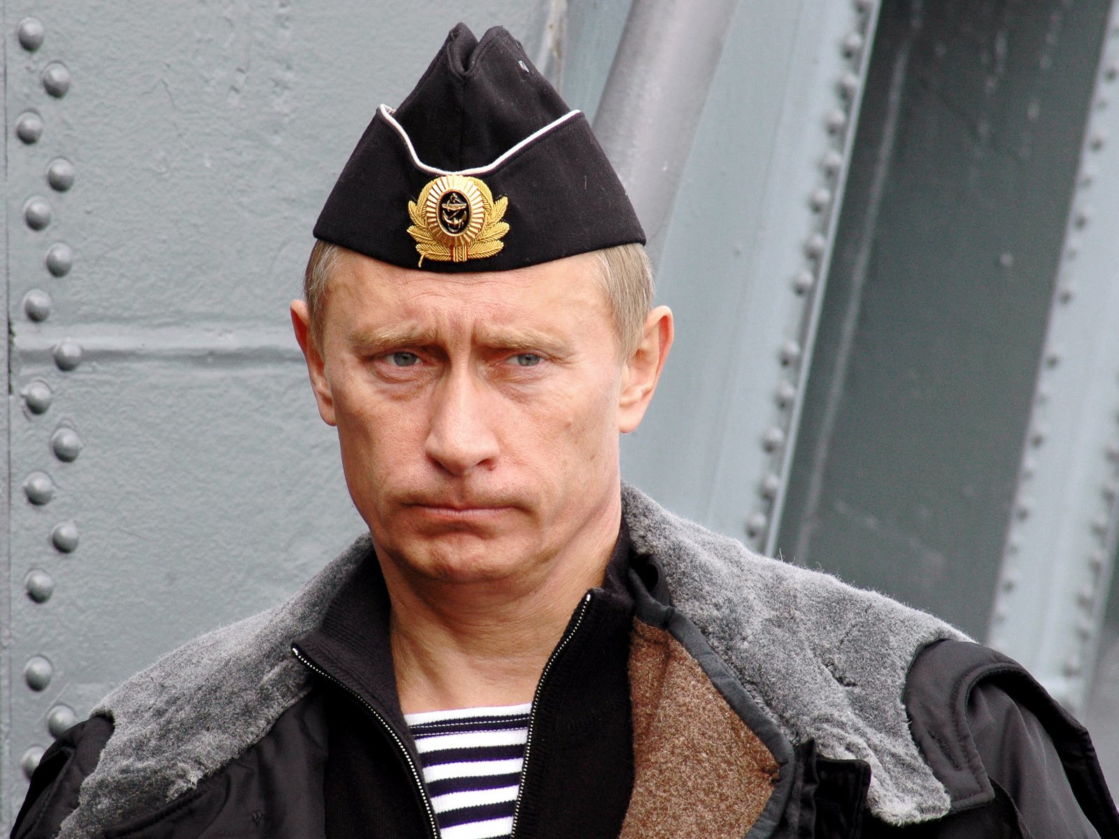 vladimir putin uniforme militare