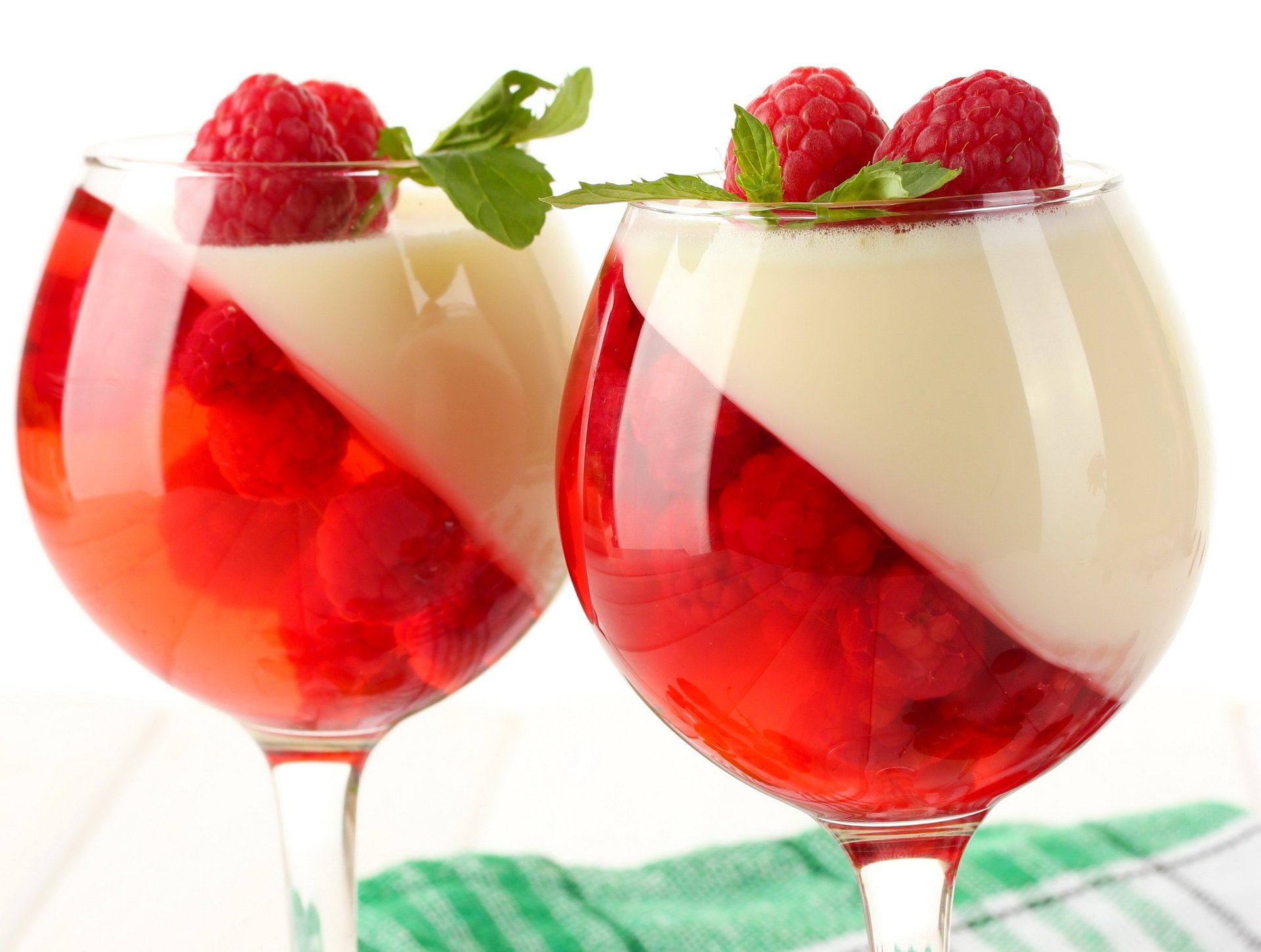 weets raspberry drinks glasse