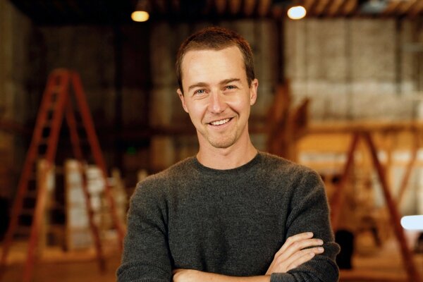 Edward Norton smiles on the set