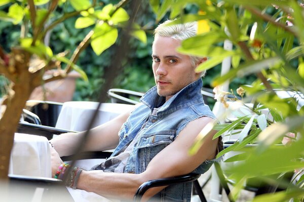 Jared Leto tinti di biondo