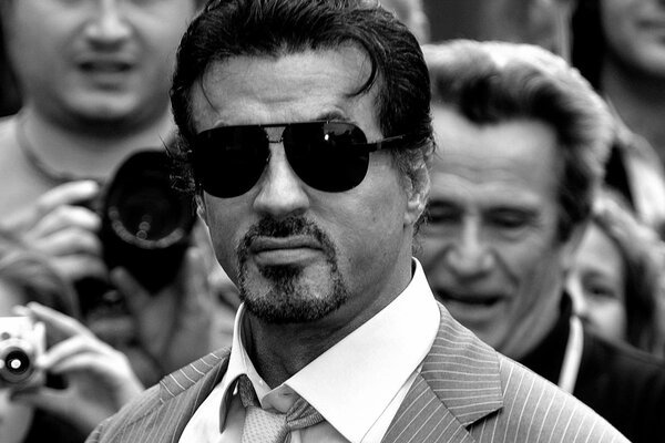 Sylvester Stallone dans des lunettes de soleil