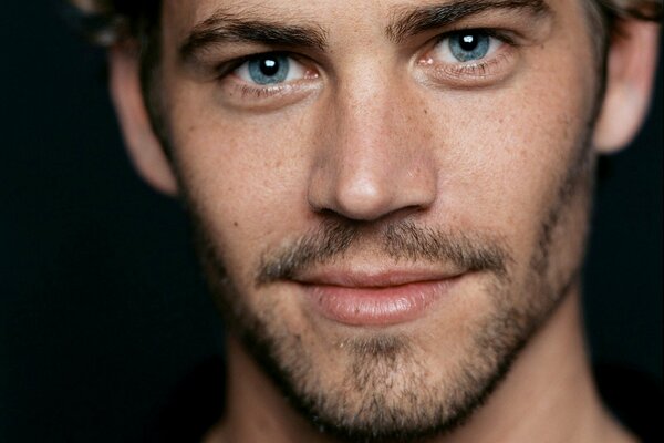 Paul Walker hombre enigma con una mirada penetrante