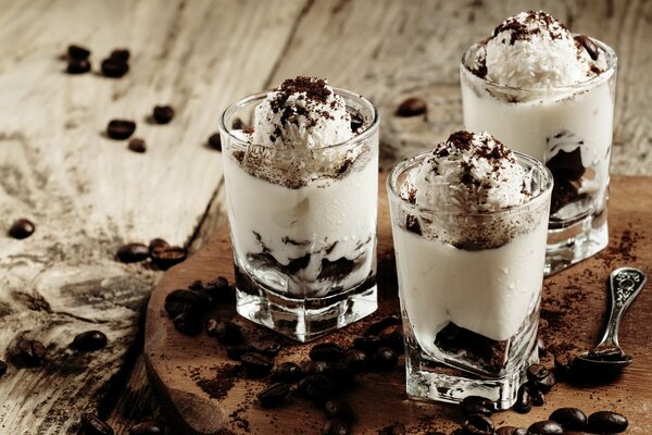 Tiramisu is a delicious Itelmen dessert