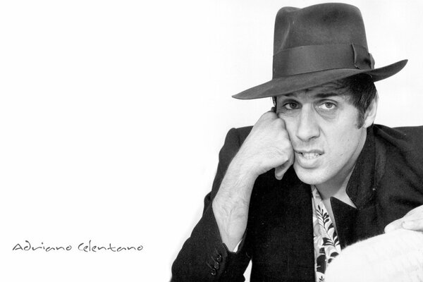 Adriano Celentano cantante y compositor italiano