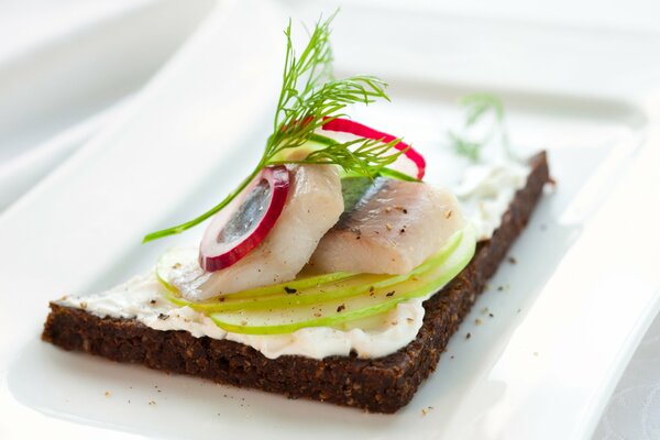 Sandwich with herring and onion