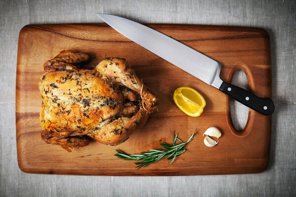 Pollo al forno alla griglia. Pasto