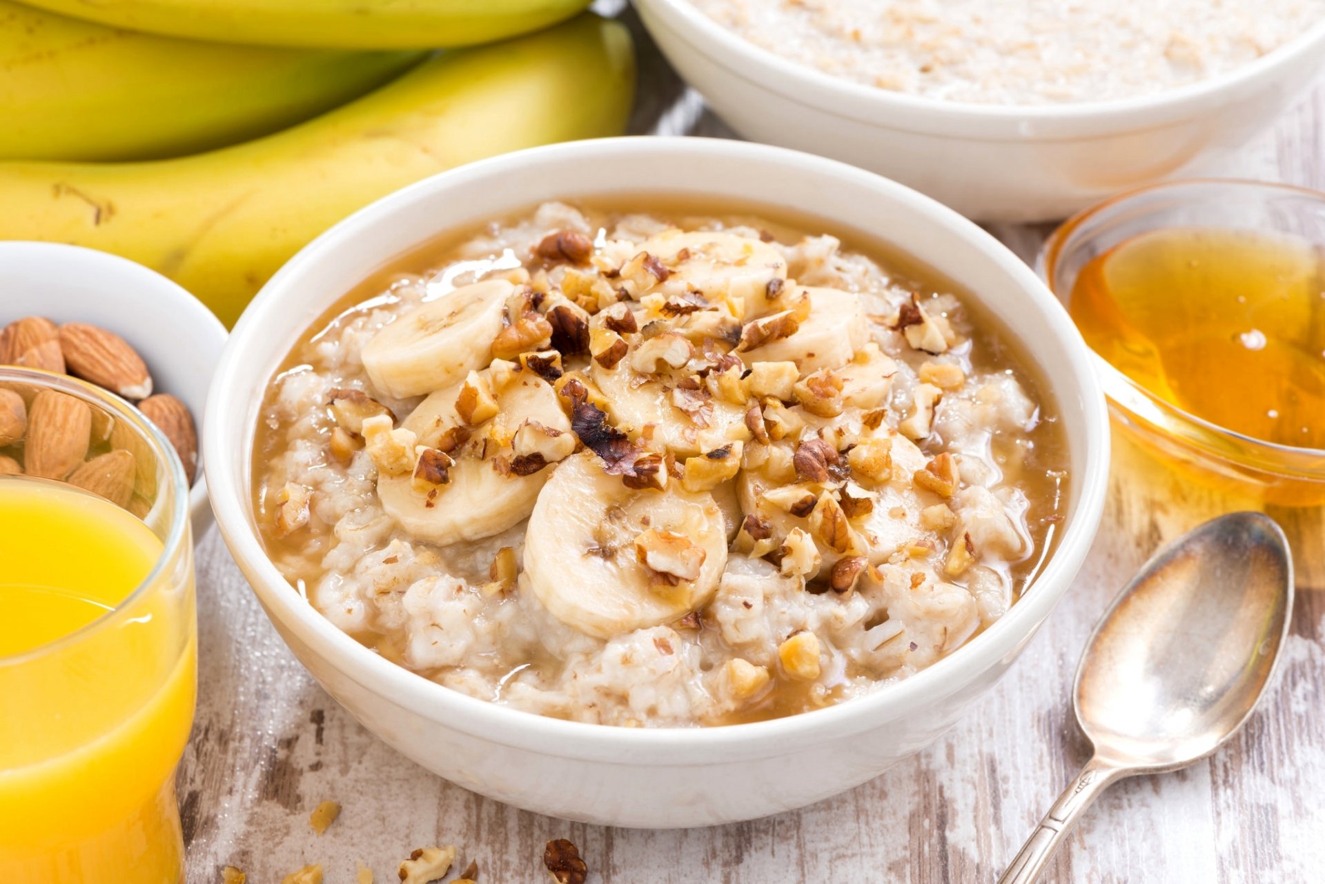 farina d avena porridge banane miele noci