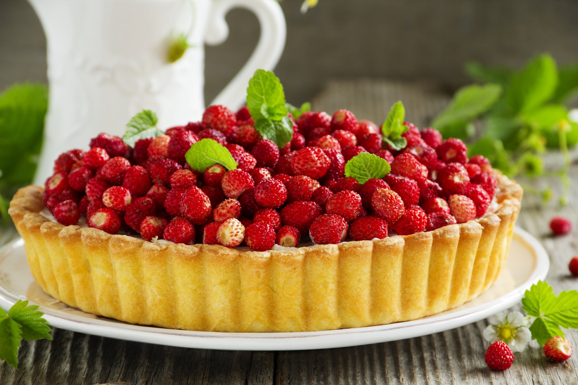 cottura torta bacche fragole foglie di menta torta fragole foglie di menta