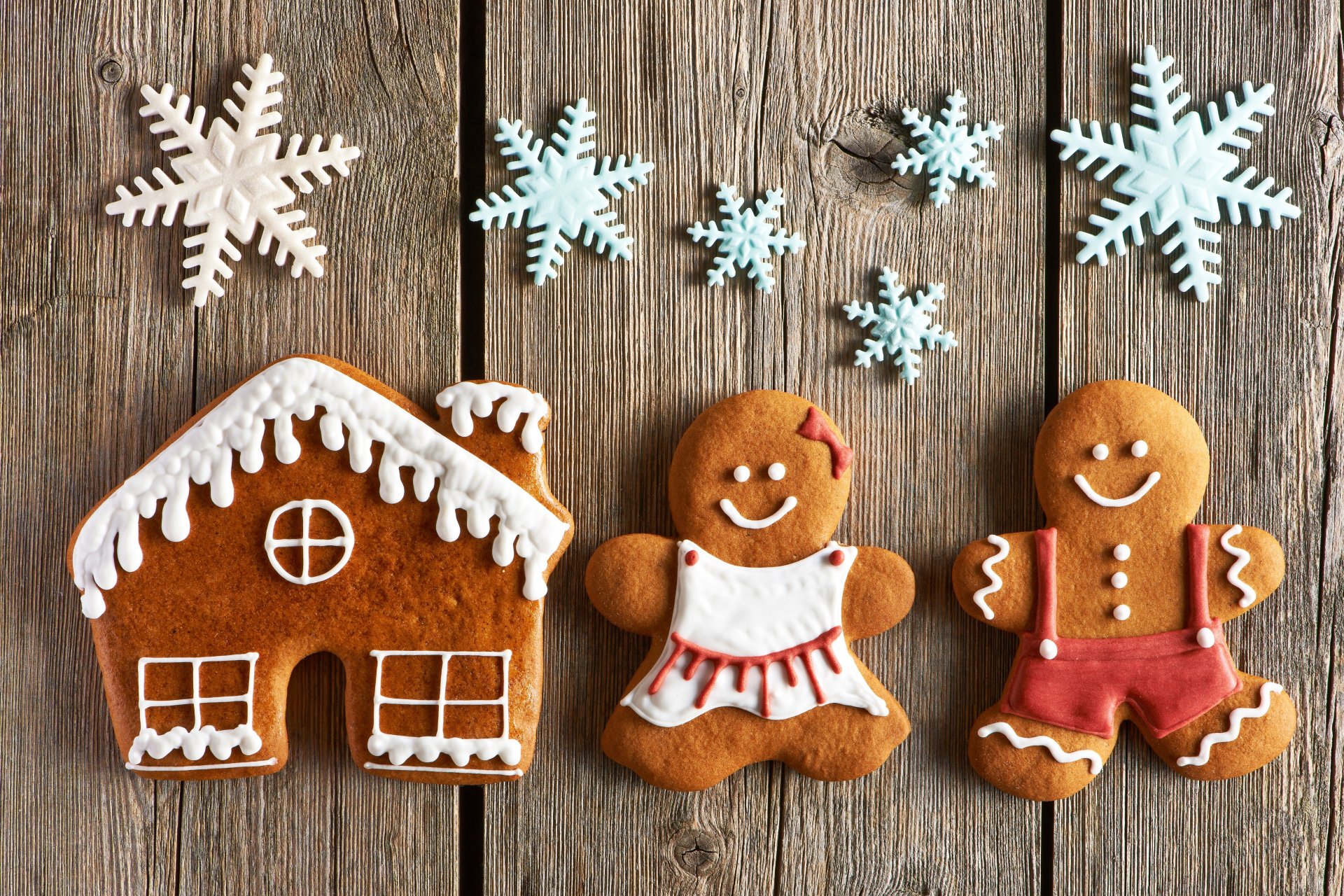 gingerbread snowflakes house men