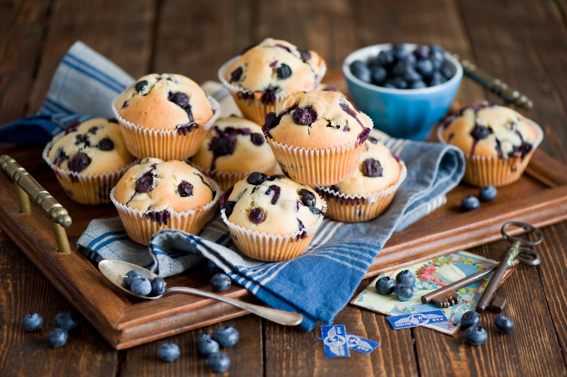 muffins blaubeeren backen beeren löffel schlüssel postkarte karte dessert stillleben