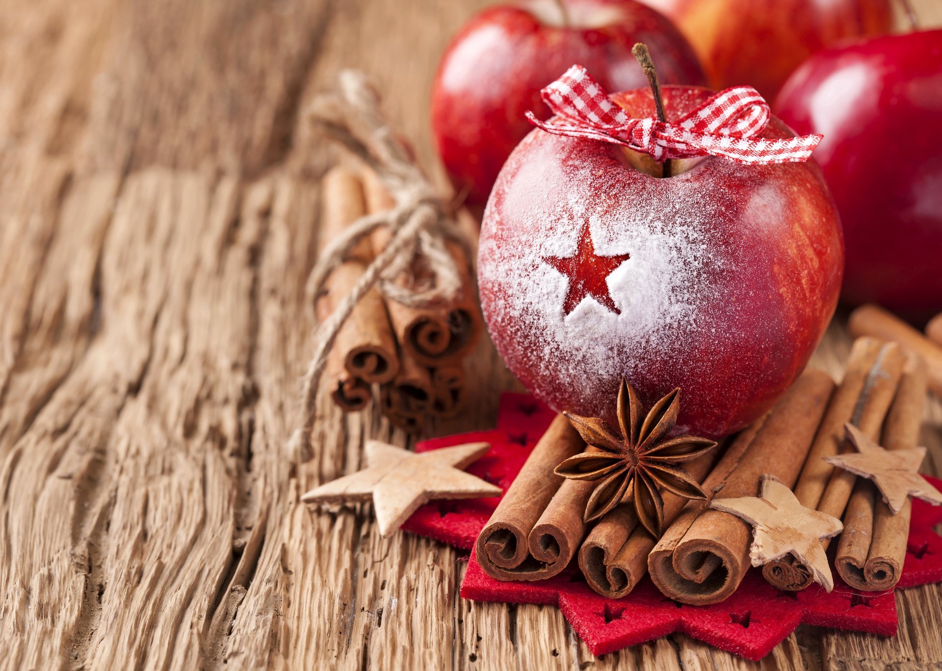 äpfel rot bogen band stäbchen zimt sternanis anis gewürze feiertage winter