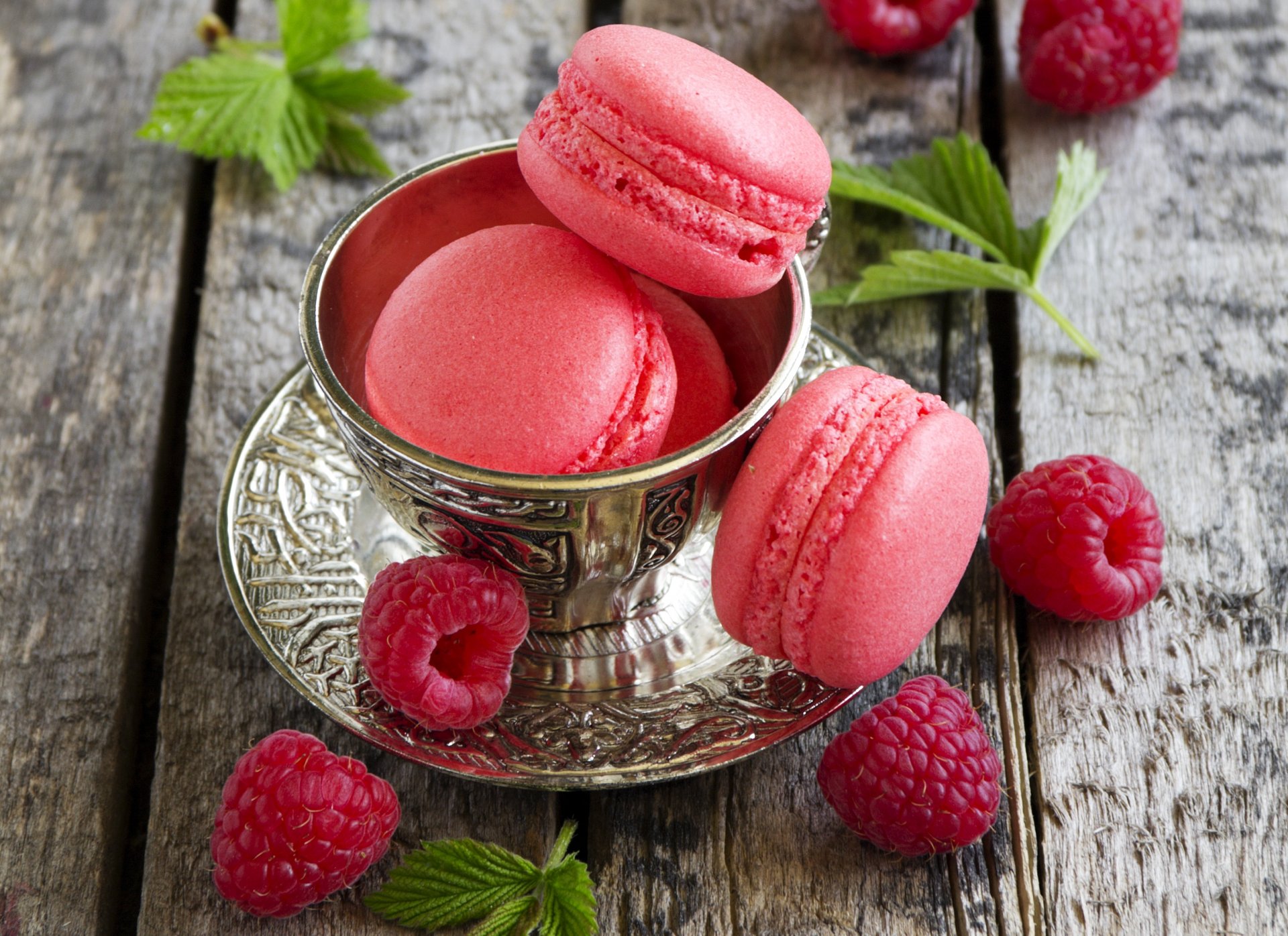 soucoupe tasse framboises macarons aux framboises douceur feuilles